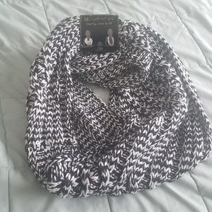 NWT Infinity black and white scarf